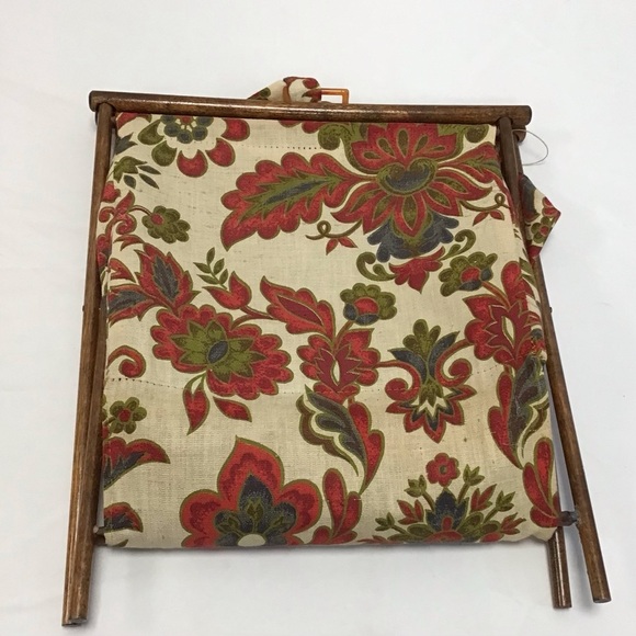 Vintage Floral Canvas Crochet Supply Craft Tote with Wooden Frame and Supplies 🧡 - Picture 7 of 11